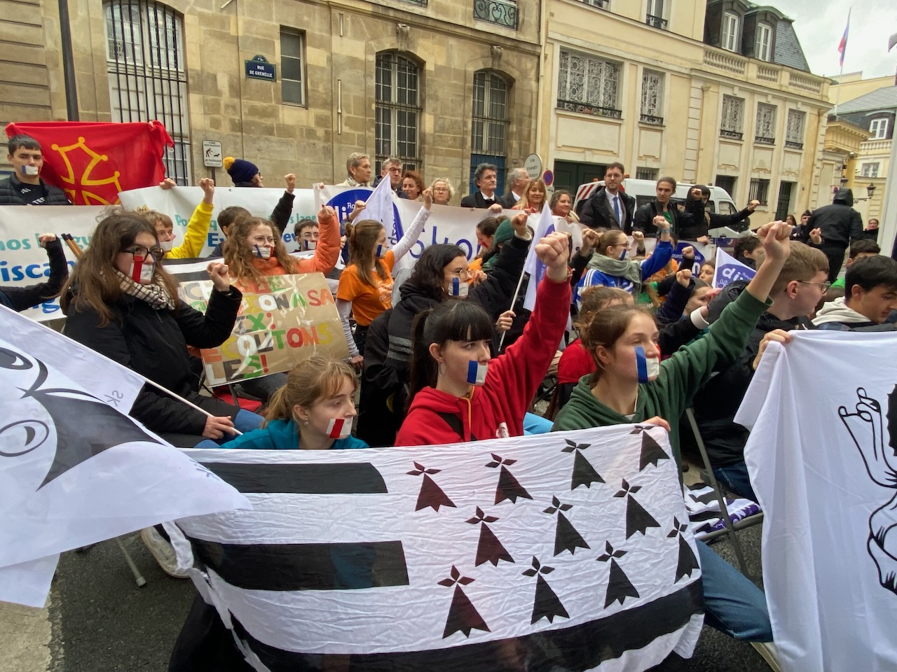 Des lycéens bretons à Paris pour une audition par des députés et réclamer des moyens pour la langue bretonne