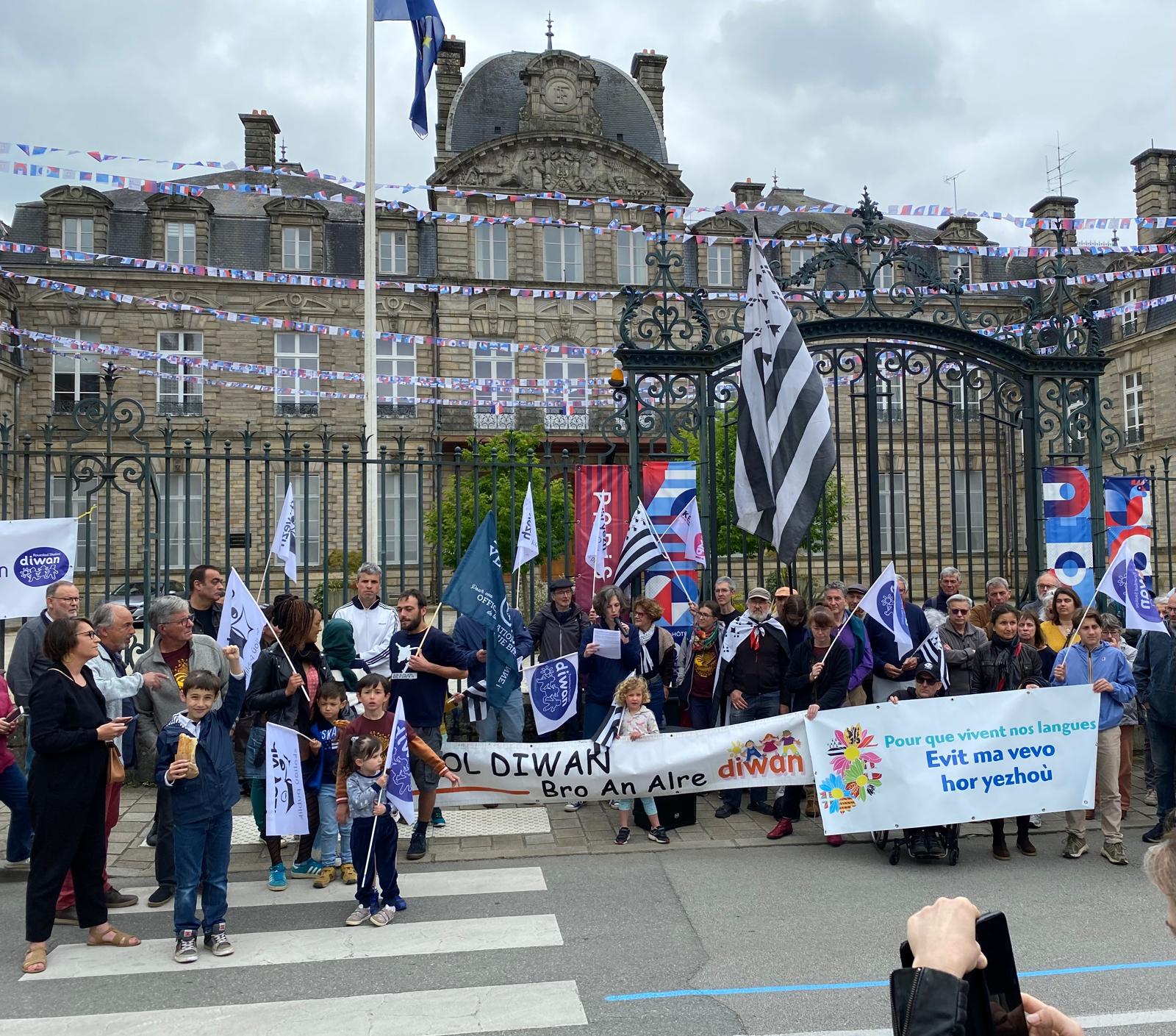 Pour le droit de vivre en breton, modifions la Constitution !